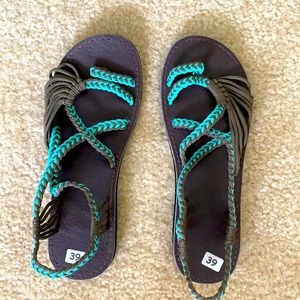 NEVER WORN Blue flip flops